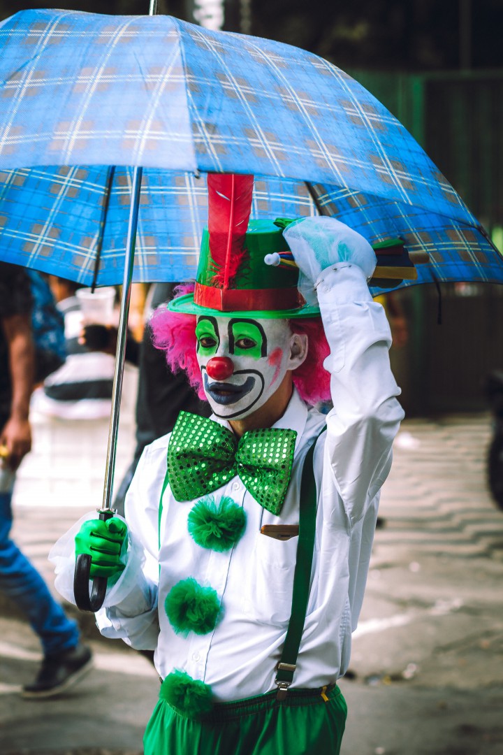 Il duro lavoro dei Clowns